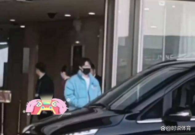 部护具亲口说：绑的挺舒服的！王楚钦已抵达